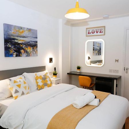 New Luxury Rooms In The Heart Of London Next To Shops, Cafes, Bars & Metro With Shared Bathrooms ภายนอก รูปภาพ