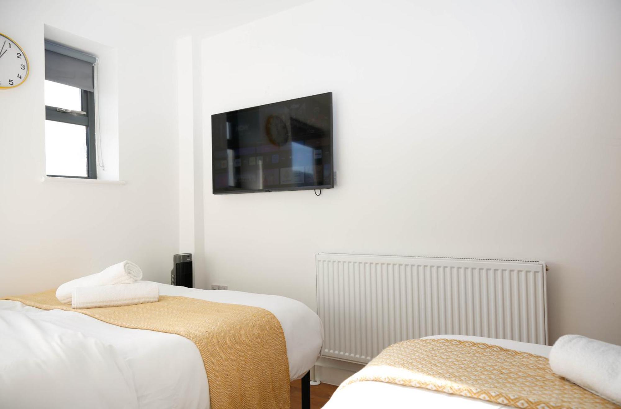 New Luxury Rooms In The Heart Of London Next To Shops, Cafes, Bars & Metro With Shared Bathrooms ภายนอก รูปภาพ