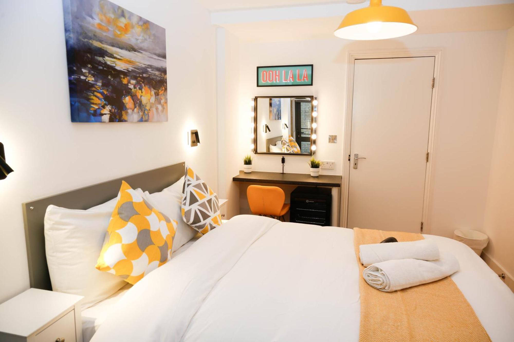 New Luxury Rooms In The Heart Of London Next To Shops, Cafes, Bars & Metro With Shared Bathrooms ภายนอก รูปภาพ