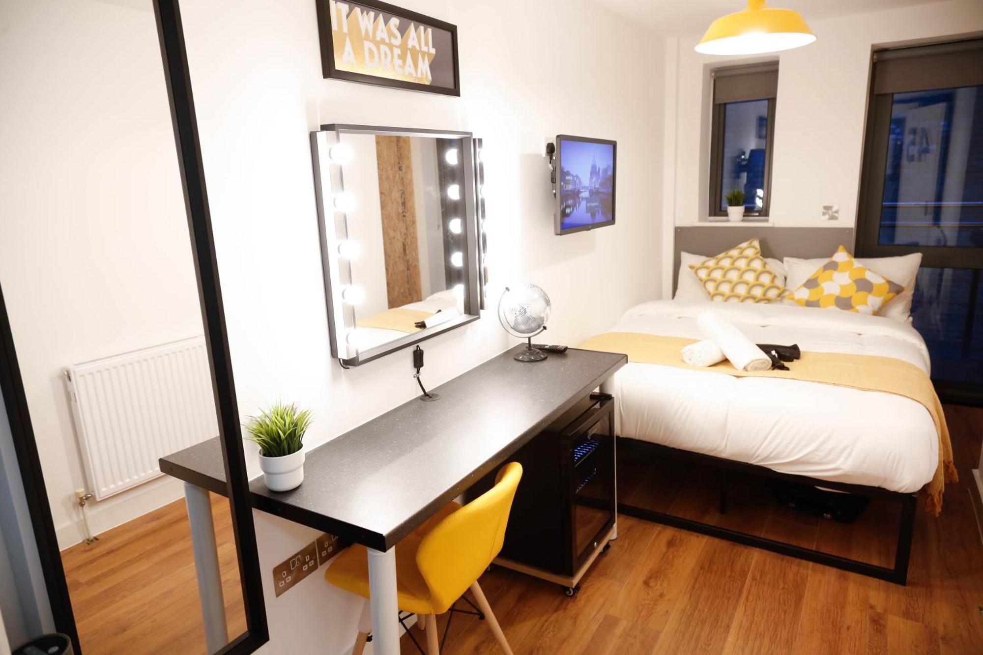 New Luxury Rooms In The Heart Of London Next To Shops, Cafes, Bars & Metro With Shared Bathrooms ภายนอก รูปภาพ