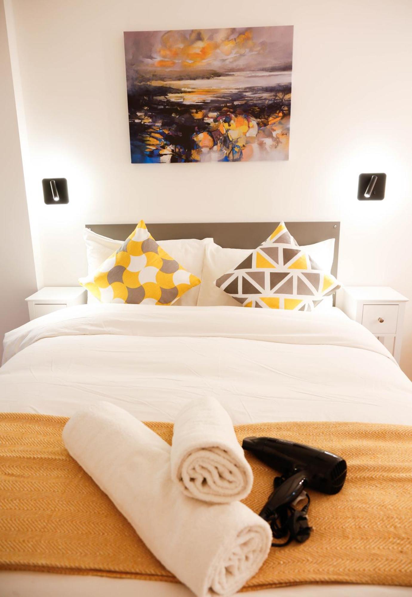 New Luxury Rooms In The Heart Of London Next To Shops, Cafes, Bars & Metro With Shared Bathrooms ภายนอก รูปภาพ