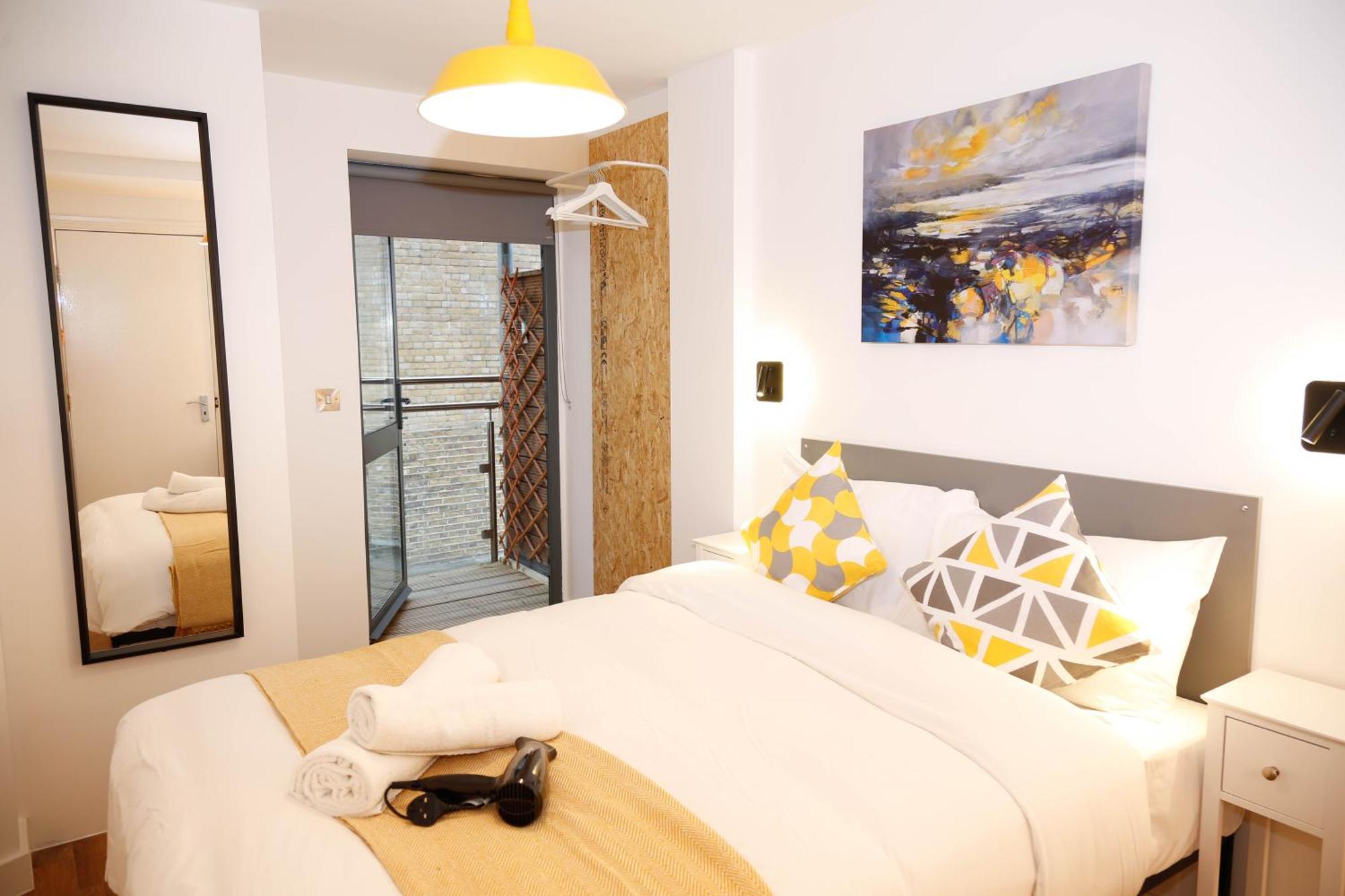 New Luxury Rooms In The Heart Of London Next To Shops, Cafes, Bars & Metro With Shared Bathrooms ภายนอก รูปภาพ