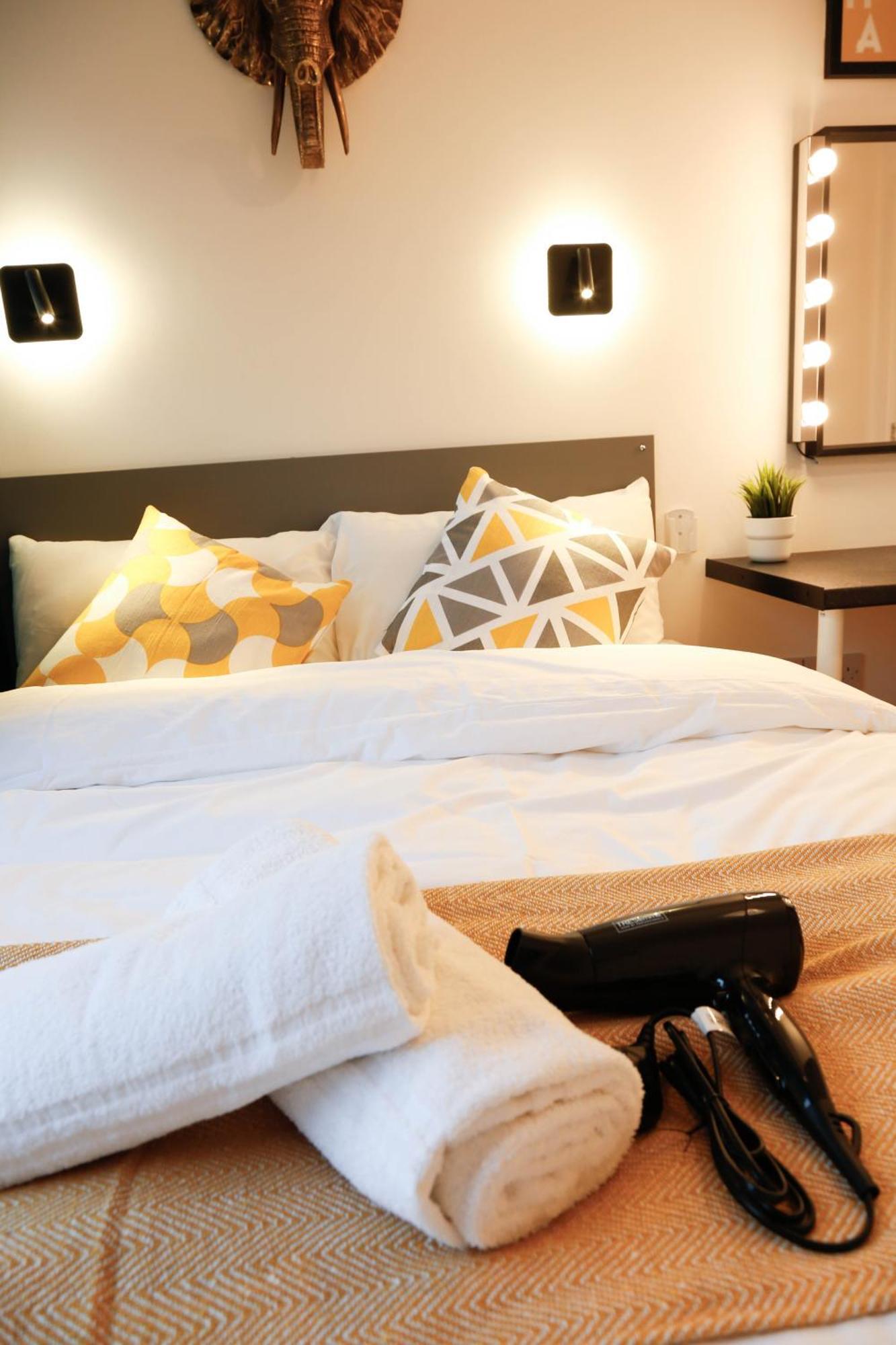 New Luxury Rooms In The Heart Of London Next To Shops, Cafes, Bars & Metro With Shared Bathrooms ภายนอก รูปภาพ