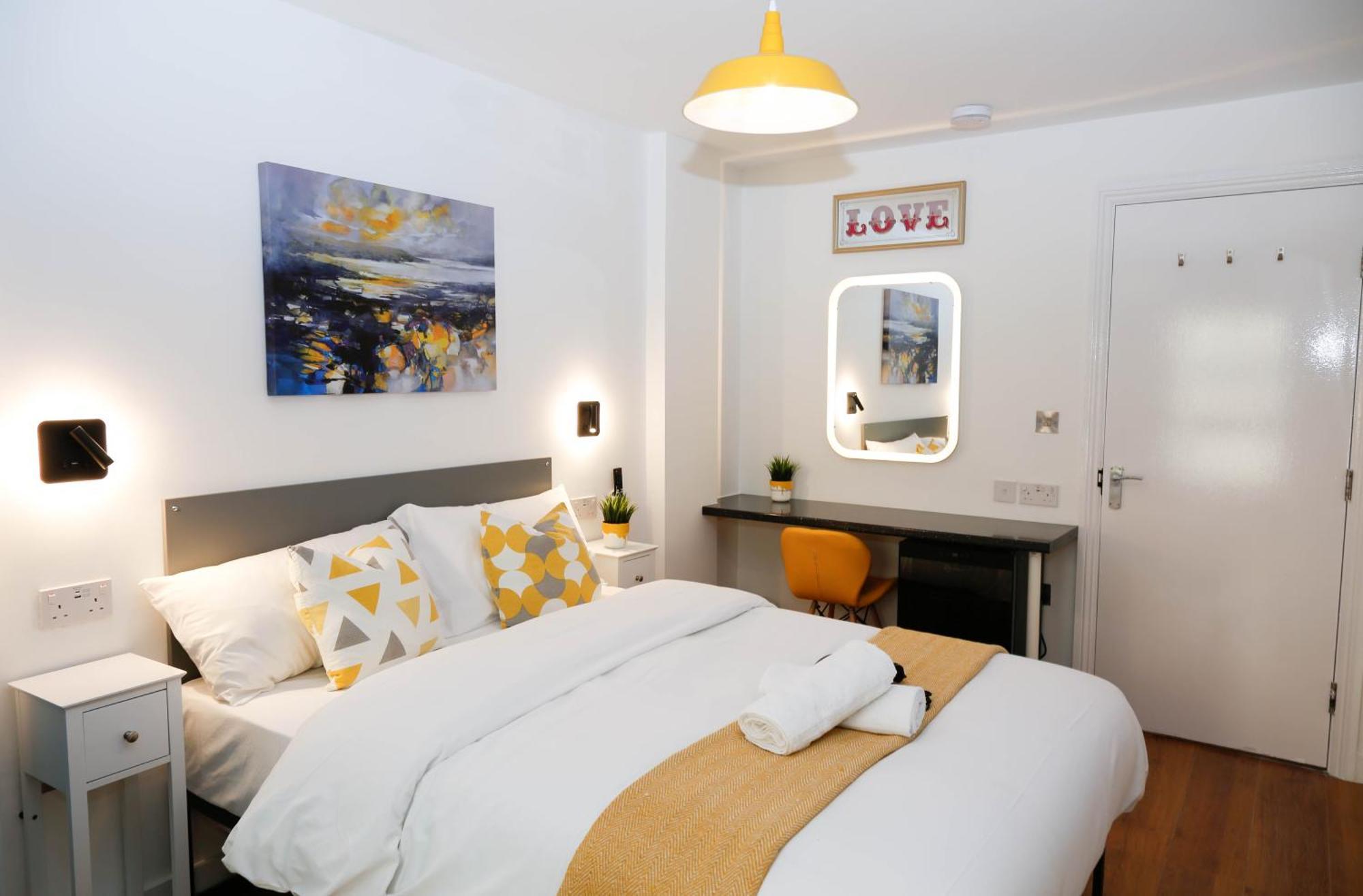 New Luxury Rooms In The Heart Of London Next To Shops, Cafes, Bars & Metro With Shared Bathrooms ภายนอก รูปภาพ