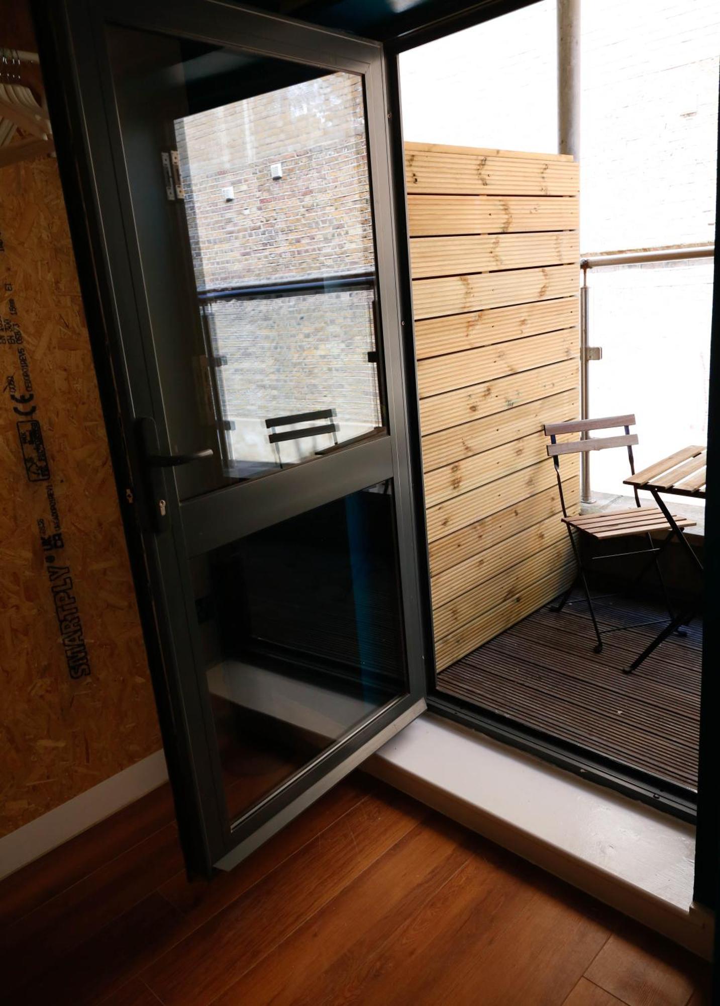 New Luxury Rooms In The Heart Of London Next To Shops, Cafes, Bars & Metro With Shared Bathrooms ภายนอก รูปภาพ